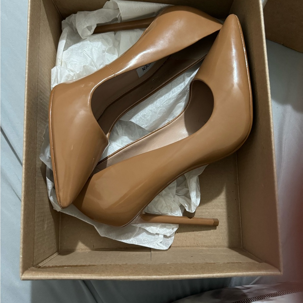 Steve Madden Val’s Camel Patent Heels